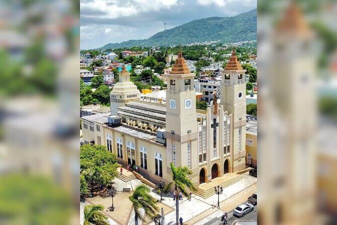 2 hours Taino Bay Walking Tour in Puerto Plata City - Umbrella Street and the Pink Street stop: quick art you can actually use