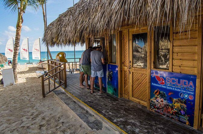 Advanced Open Water Diver - Bávaro - What site variety can look like: wrecks, aquarium-style areas, and fish