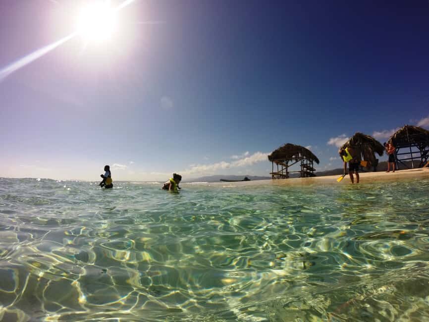 Cayo Arena: Paradise Island and Mangroves Tour - Getting to the action: north-coast scenery before the crossing
