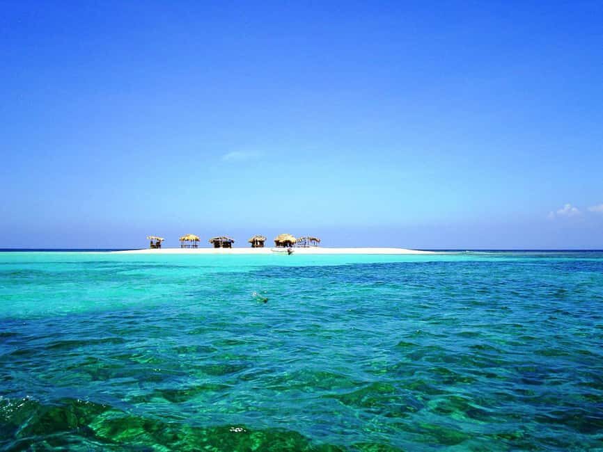 Cayo Arena: Paradise Island and Mangroves Tour - Food, drinks, and the rhythm of the day on Cayo Arena