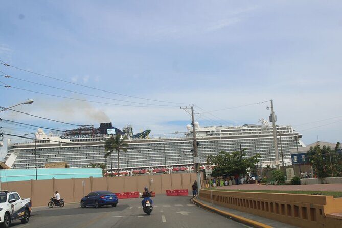 City tours Puerto Plata - Independence Park and San Felipe church: central Puerto Plata landmarks
