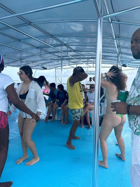 Excursión a Isla Saona desde Punta Cana (Todo incluido). - The catamaran ride: part cruise, part mood-setter