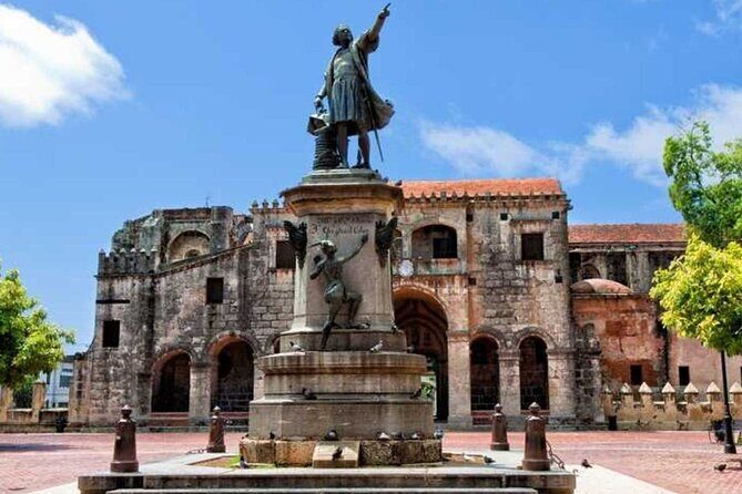 Full-Day Adventure Tour of Culture through Santo Domingo - Alcázar de Colón and Santa Maria la Menor: Power, Faith, and the Plaza de España