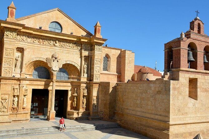 Historical Tour in the Colonial City of Santo Domingo - Colonial Santo Domingo in 1 Hour 45 Minutes