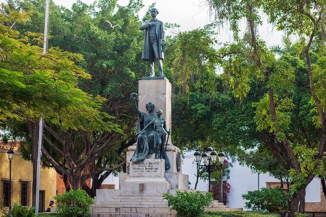 Iconic Highlights and historical Tour in Santo Domingo - Los Tres Ojos: the day’s best wow factor begins underground