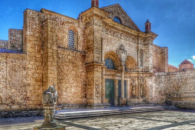 Iconic Highlights and historical Tour in Santo Domingo - National Pantheon: the Jesuit church where heroes are remembered