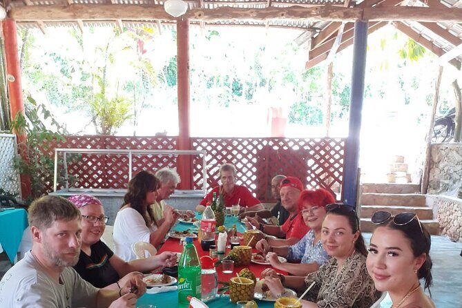 María and Miguel stop - Half day tour to El Limón waterfall with lunch included - Who this tour is best for (and who should reconsider)