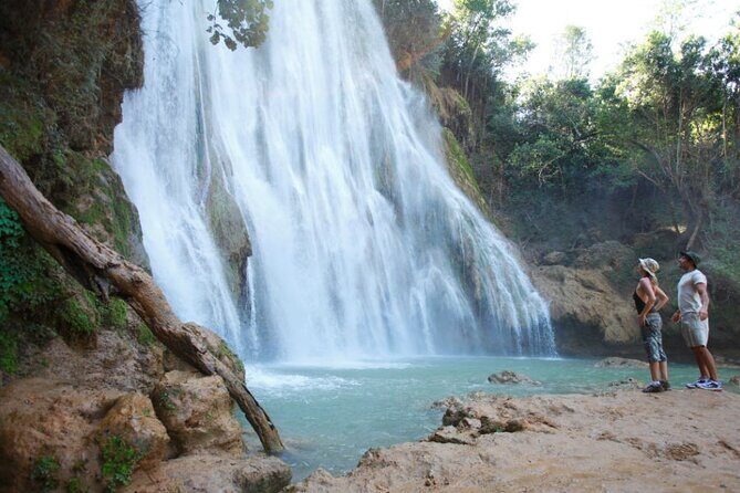 María and Miguel stop - Half day tour to El Limón waterfall with lunch included - Stop 1: El Salto del Limón and the 197-foot approach