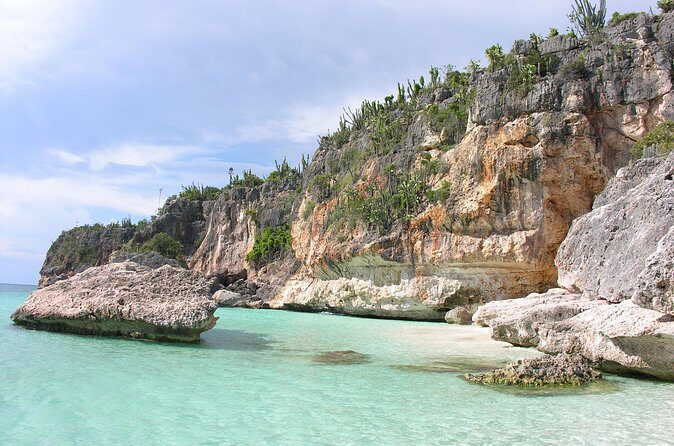 Nature Combo Oviedo Lagoon & Bahia de las Aguilas - Bahía de las Águilas: secluded beach time and swimming comfort