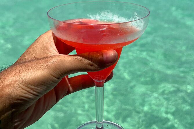 Premium Party Boat in Bávaro - Punta Cana - The open bar, snacks, and what that means for the party vibe