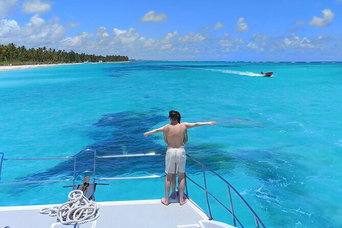 Premium Party Boat in Bávaro - Punta Cana - Hotel pickup that actually keeps the day on schedule