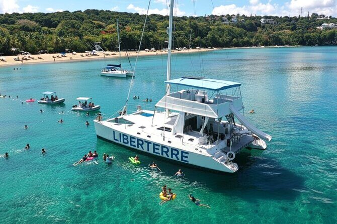 Private Boat for groups up to 15 people with jacuzzi and Lunch - Private Sosua catamaran with jacuzzi and an easy group vibe
