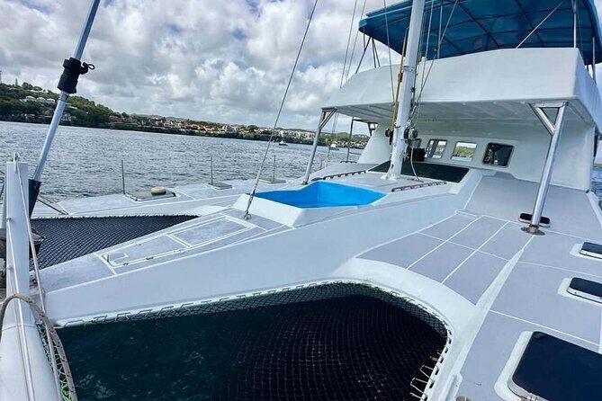 Private Boat for groups up to 15 people with jacuzzi and Lunch - Price and logistics: what $1,599 per group gets you