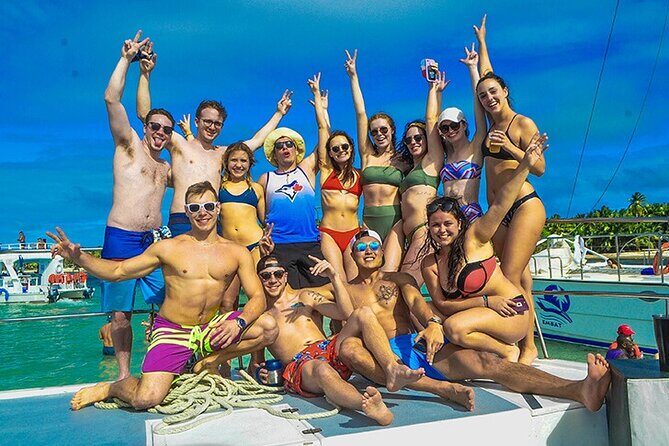 Private Boat for groups up to 15 people with jacuzzi and Lunch - The best “in-between” part: BBQ lunch and open bar time
