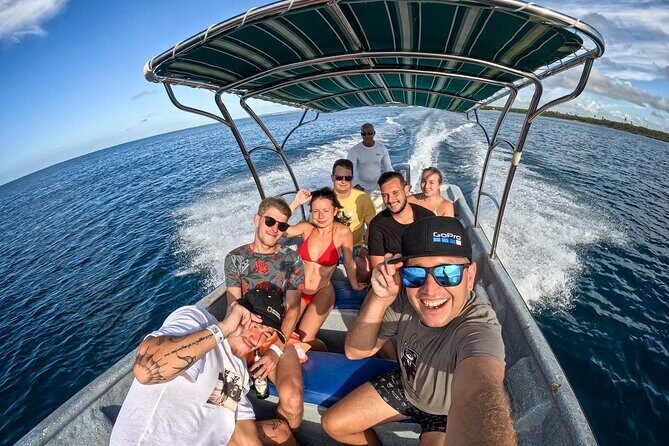 Private Boat for groups up to 15 people with jacuzzi and Lunch - Snorkeling stop two: another hour to explore