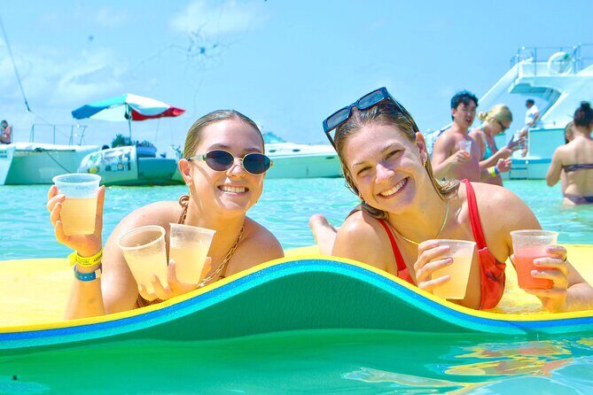 Private Party Boat at Coast of Punta Cana and Bávaro - Cruise-by wildlife: dolphins, sharks, and sea lions from the boat