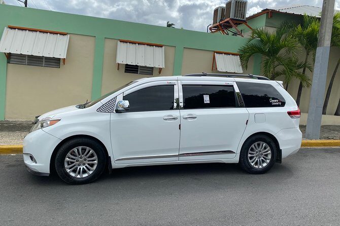 Private Santiago AirPort transportation to Puerto Plata or Sosua ect - Spotting the driver fast: what the name sign really means