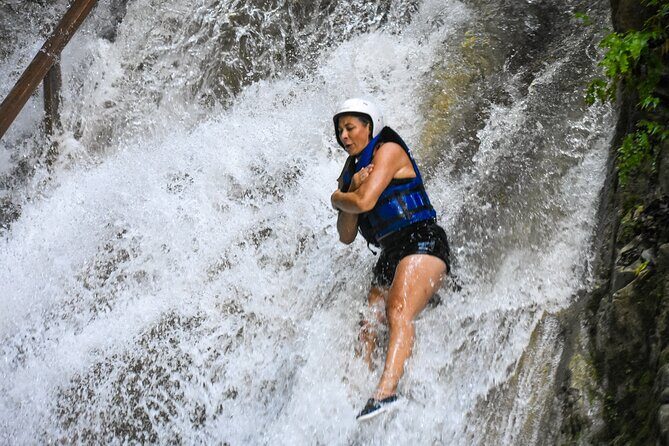 Puerto Plata: Adventure in the 27 Waterfalls and Safari by Jeep - The Typical Dominican Lunch Break: More Than a Stomach Stop