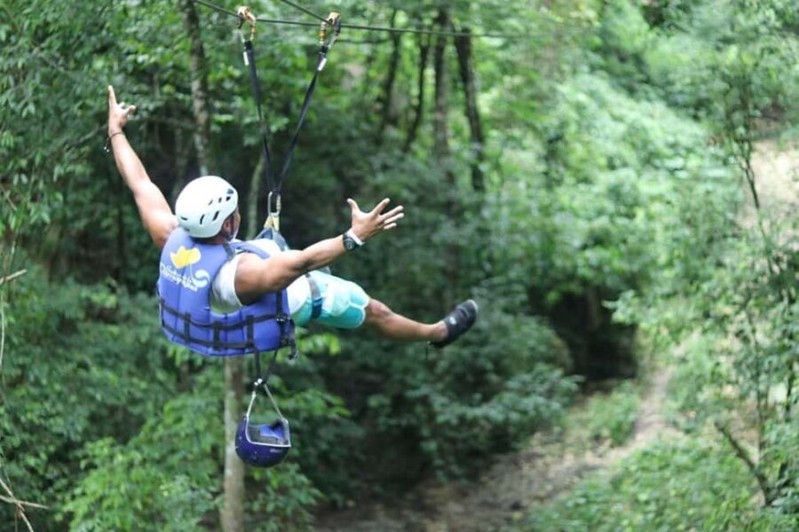 Puerto Plata/Amber Cove: Zipline and Waterfalls with Lunch - The 30-minute rainforest hike before you fly