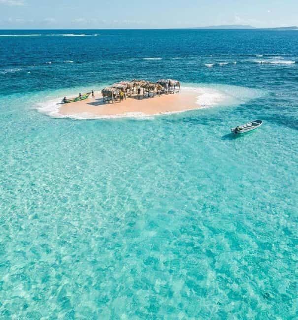 Puerto Plata: Cayo Arena Tour with Snorkeling and Mangroves - The Dominican buffet lunch: where the day slows down