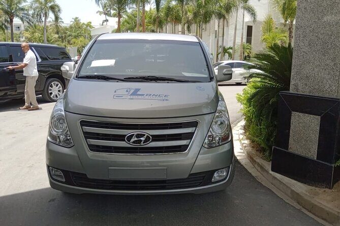 Punta Cana Airport Transfer ⟺ La Romana, Dominicus, Bayahibe - Bathroom Breaks and Snacking: Small Stops, Big Relief