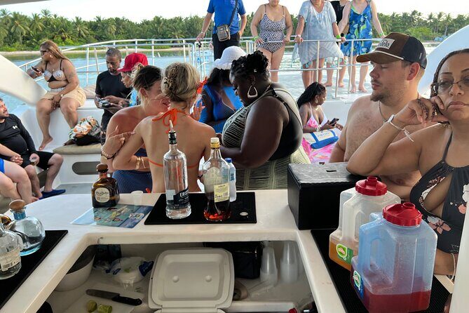 Punta Cana Hip Hop Party Boat with Snorkeling & Unlimited Drinks - Dancing and Hip Hop Entertainment: The Crew Keeps It Moving