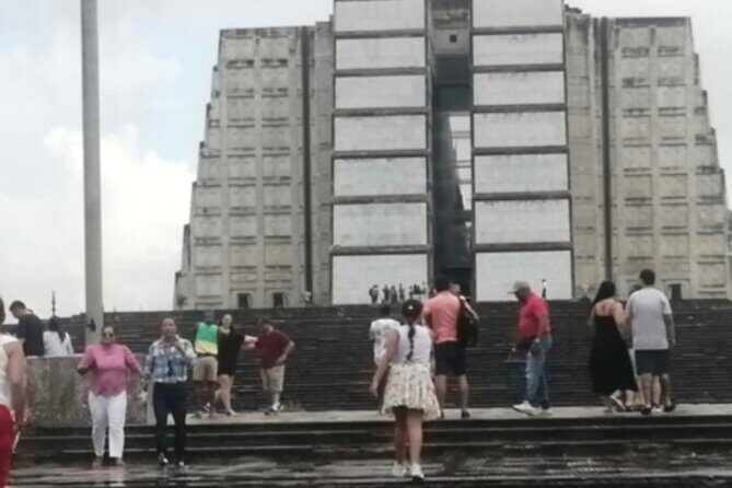 Santo Domingo City Tour from Punta Cana - Lunch in the Dominican Republic: good included food, but quality can vary