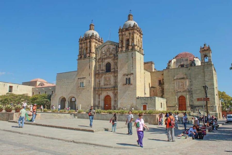 Santo Domingo Colonial City Tour Full Day with Lunch - Alcázar de Colón and Catedral Primada de América: the architecture hits
