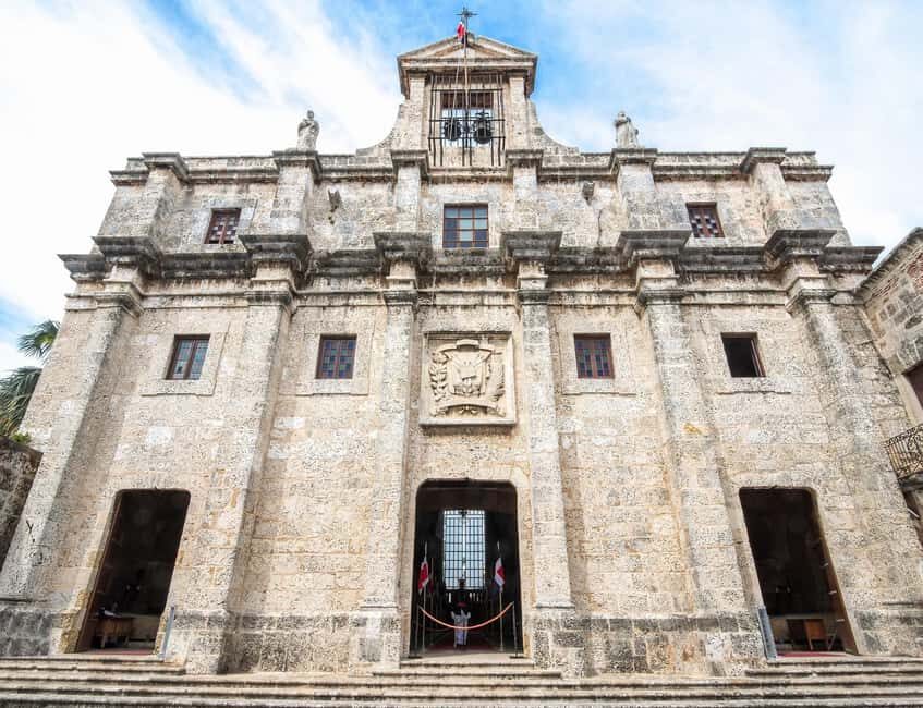 Santo Domingo: Colonial Zone Tour with tasting - Catedral Primada de América: the first cathedral in the Americas
