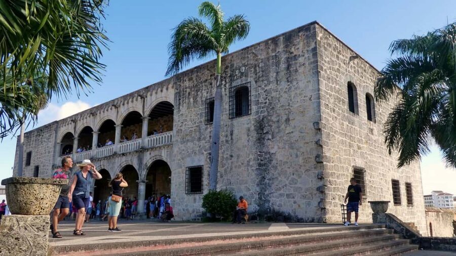 Santo Domingo: Private City Tour walking - National Panteón: A Ticketed Pause with Weight