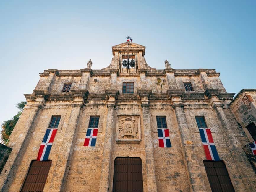 Santo Domingo: The Best of Santo Domingo Private City Tour - Cathedral of Santa Maria la Menor: The Stop With the Big Claim
