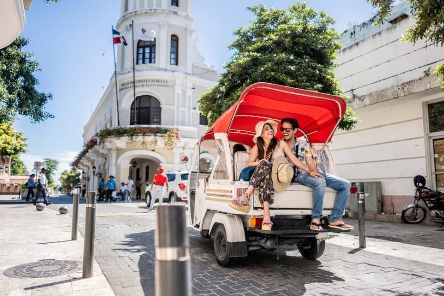 Santo Domingo: The Best of Santo Domingo Private City Tour - Nuestra Señora de la Encarnación: A Church Stop With Personality