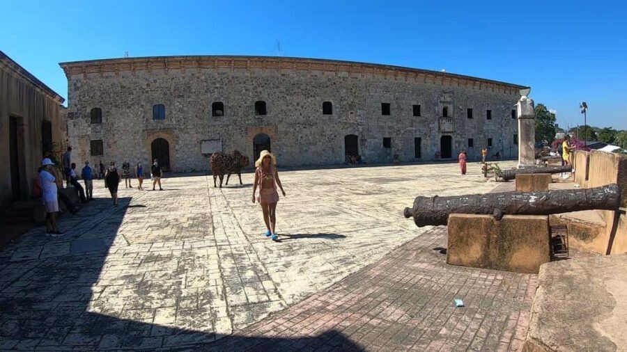 Santo Domingo Tour with caves from Punta Cana - Lunch, mamajuana-style drinks, and Dominican rum/tobacco stops