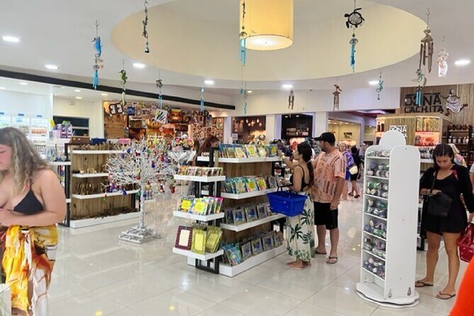 Shopping Tour Punta Cana Larimar Chocolate Cigar Factory souvenir - Tastings and samples: rum, cigar, coffee, and the chocolate bonus