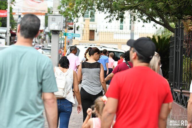 Street art walking tour in Santiago (art walk) - Your guide: Juan Carlos Alvarez’s mural storytelling style