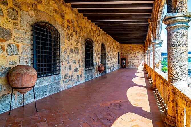 Walking Tour from Santo Domingo City - Stop 1: Alcázar de Colón and the fortified palace story